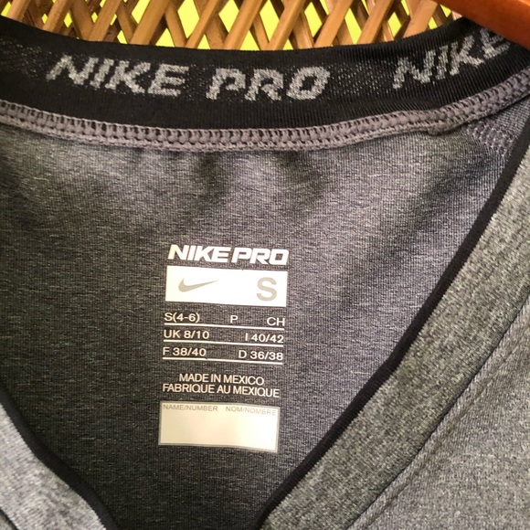 🌹2/30 Nike dry fit T-Shirt - Picture 2 of 2